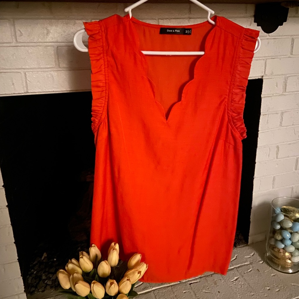 Doe & Rae  Scallop Neck Ruffle Sleeve 
Dark coral 
Size medium